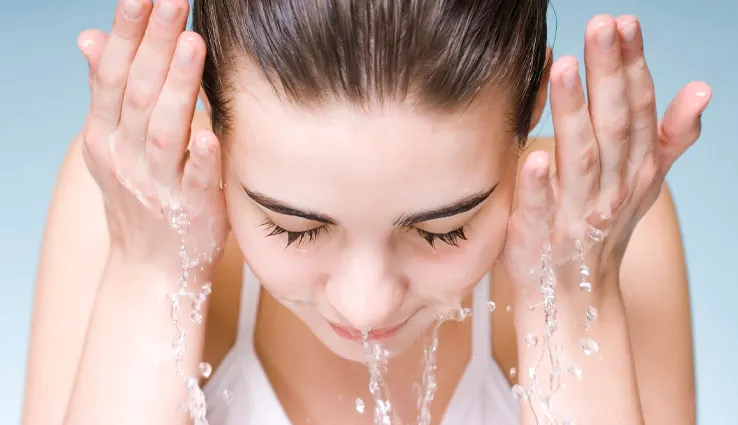 Why You Should Wash Your Face Before You Go to Bed